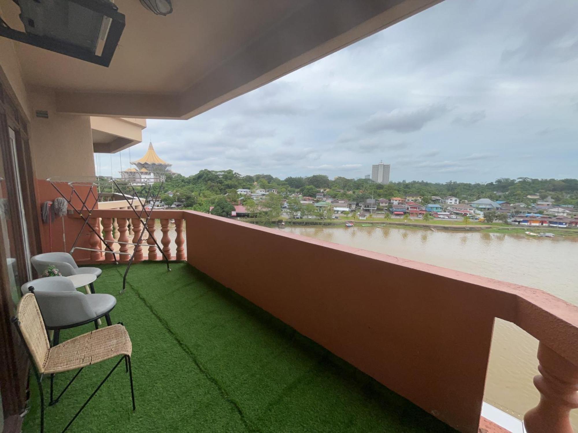 Riverbank Suites Waterfront 507 Kuching Exterior foto